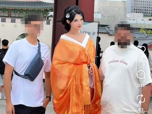 中 인플루언서 한푸 입고 경복궁 활보 외국인 오해 우려