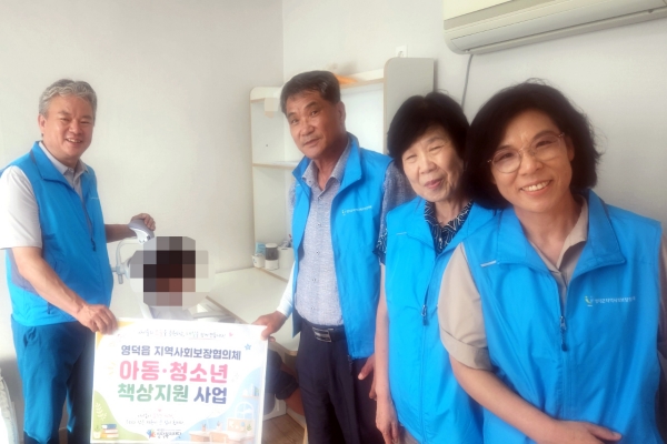 영덕읍 지사협 취약계층 아동 청소년에 책상 지원